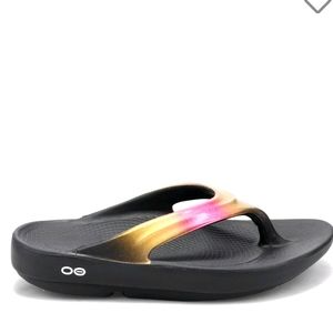 COPY - NWT OOFOS 7 women's rose gold sandals